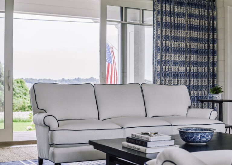 LEE Traditional Sofa